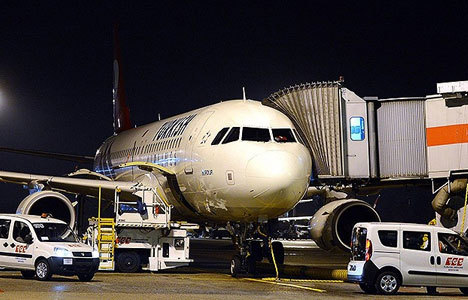 ​Yolcu uçağı Antalya'ya zorunlu iniş yaptı