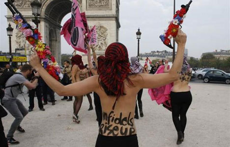 Femen'in hedefinde bu kez IŞİD vardı