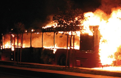 Kobani için otobüs yaktılar