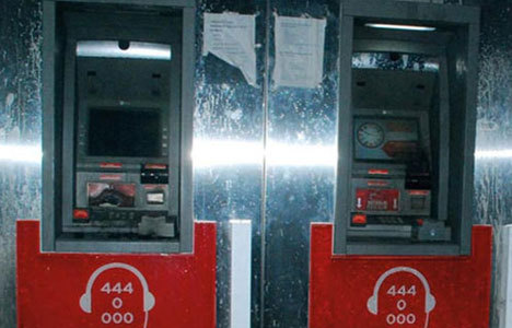 Batman'da 20 ATM ateşe verildi