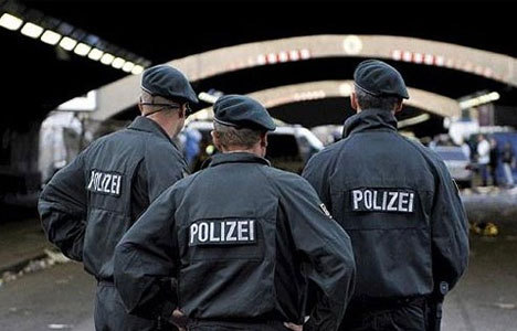 Almanya'da 3 Türk'e casusluk gözaltısı