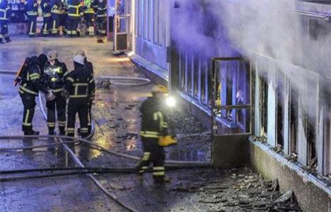 İsveç'te camiyi yaktılar: 5 yaralı