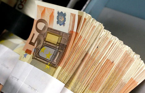 Euro, 1.11 doların altını gördü