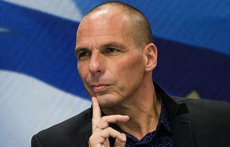 Yunanistan Varoufakis'in görevlerini azalttı