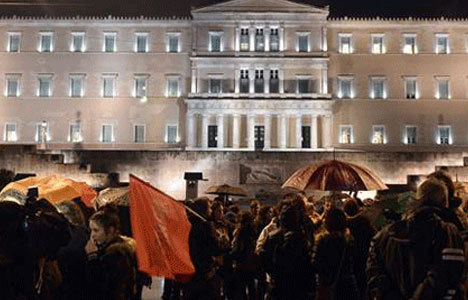 Atina'da hükümet karşıtı gösteriler
