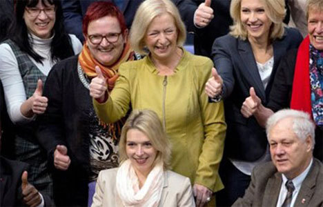 Almanya'da yöneticilerin %30'u kadın olacak