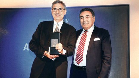 Büyük ödül Orhan Pamuk'ta