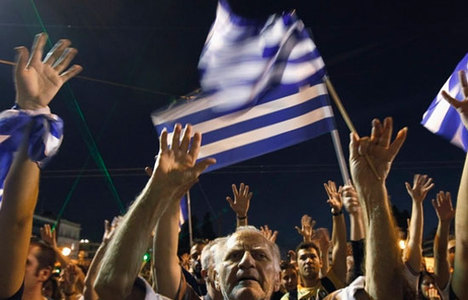 Yunanistan'da referandum parlamentodan geçti
