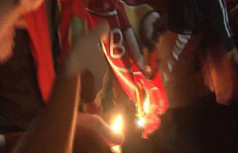 Diyarbakır'da Galatasaray bayrağı yaktılar