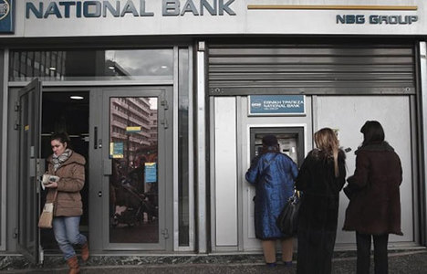 Yunanistan kara kara bankalarını düşünüyor