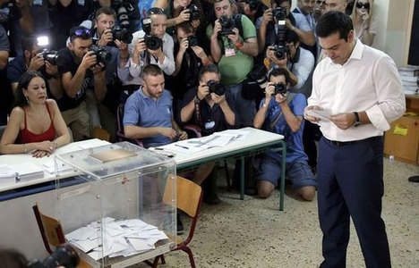 Yunanistan tarihi referandum için sandık başında