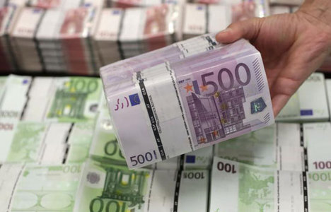 Euro düşüşünü sürdürüyor