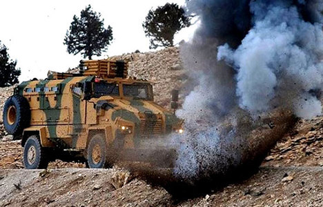 Bitlis'te askeri araca bombalı saldırı