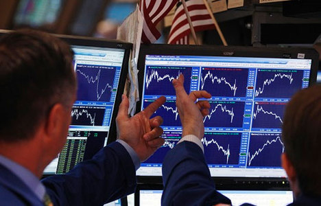 Wall Street dalgalı seyir izledi