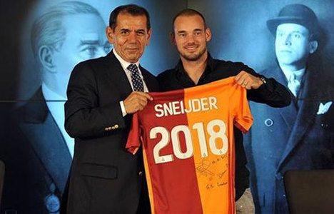Sneijder imzayı attı
