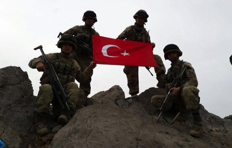 Türk askerine saldıran
17 IŞİD'li öldürüldü