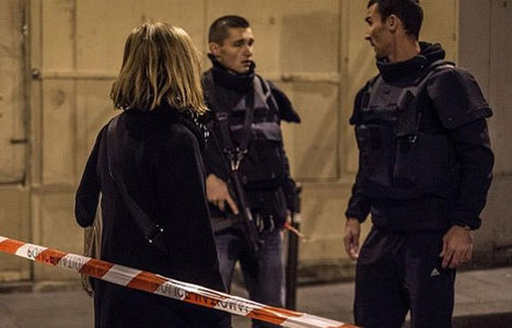 Fransız polisi Le Pen'in evine operasyon