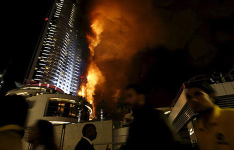 Dubai'de dev otelde korkunç yangın!
