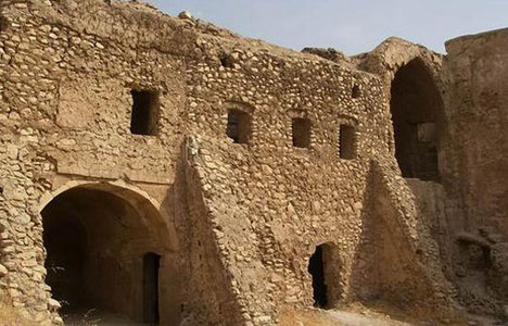 IŞİD 14 asırlık manastırı yok etti