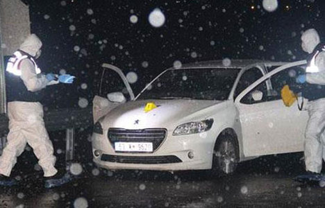 Şanlıurfa'da otomobile silahlı saldırı: 2 ölü