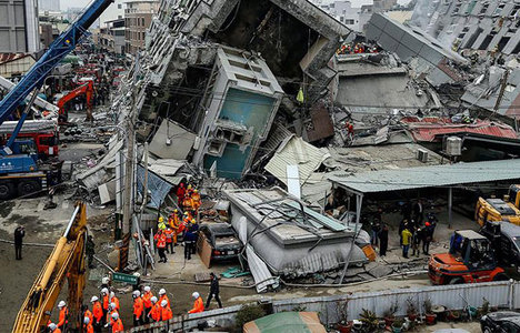 Tayvan'da yıkılan binalar için 3 gözaltı