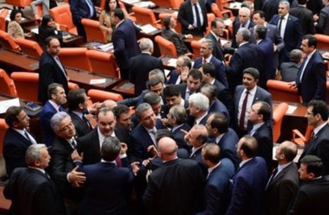 Meclis'te vekillerin Erdoğan kavgası